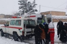 امدادرسانی به مادر باردار در برف و کولاک اسلام آبادغرب
