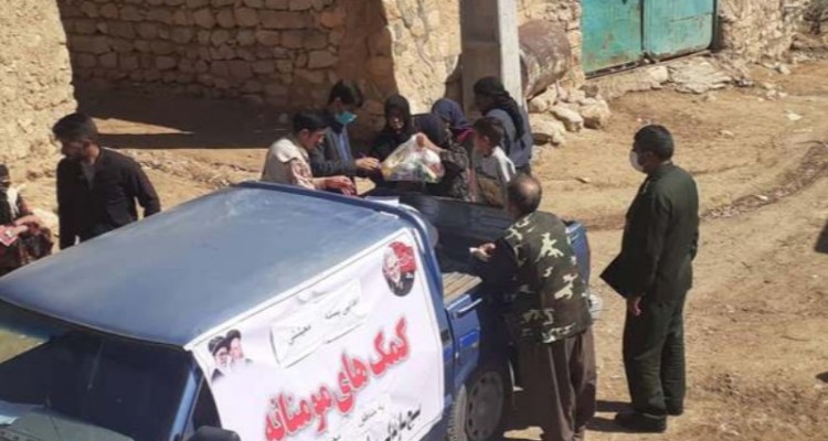 توزیع بسته های معیشتی و کمکهای مومنانه طرح شهیدسلیمانی در روستای محروم اسلام آبادغرب+عکس