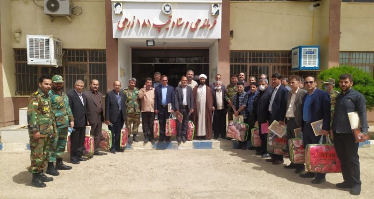 تجلیل از خانواده شهدا و بازنشستگان ارتش در اسلام آبادغرب+تصاویر