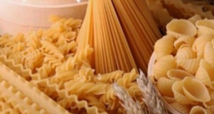 از حذف آرد یارانه ای تا احتکار گسترده ماکارونی/ دولت چاره ای جز کوتاه کردن دست قاچاقچیان ارز ۴۲۰۰ تومانی ندارد