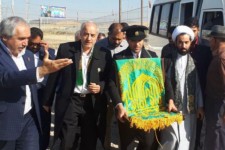 پرچم متبرک بارگاه امام رضا(ع) وارد اسلام آبادغرب می شود