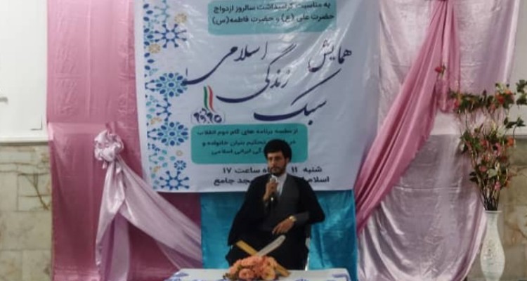 بانوان نقش بی بدیلی در تربیت دینی فرزندان و جامعه دارند