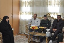 دیدار مسئولین اسلام آبادغرب با خانواده شهدای عملیات مرصاد+تصاویر