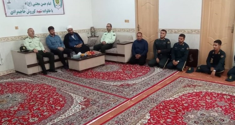 دیدار دانشجویان دانشگاه تربیت افسری امام حسن مجتبی (ع) فراجا با خانواده شهید حاجیمرادی در اسلام آبادغرب+تصاویر