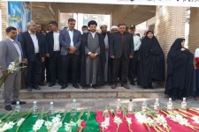 غبارروبی و عطرافشانی مزار شهدای اسلام آبادغرب به مناسبت هفته دولت