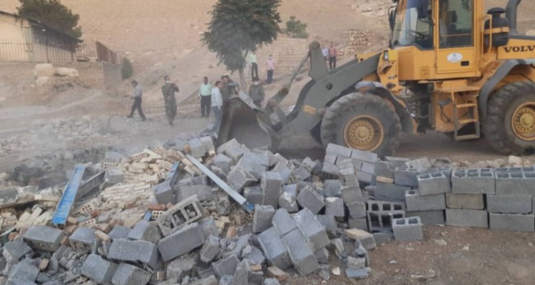 قلع و قمع 3 مورد ساخت و ساز غیرمجاز در اراضی ملی اسلام آبادغرب