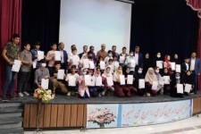 تجلیل از دانش آموزان ممتاز شاهد و ایثارگر در اسلام آبادغرب