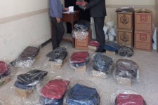 توزیع 100 بسته لوازم تحریر بین دانش آموزان معسر در اسلام آبادغرب