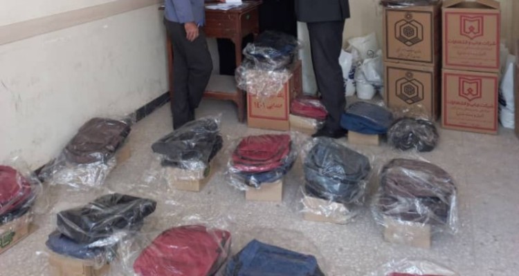 توزیع 100 بسته لوازم تحریر بین دانش آموزان معسر در اسلام آبادغرب