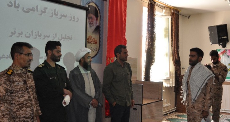 تجلیل از سربازان نمونه سپاه اسلام آبادغرب+تصاویر