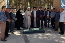 تجلیل‌ از‌خانواده‌ شهید‌ عرصه‌ خدمت‌ دامپزشکی‌‌ در اسلام آبادغرب بمناسبت‌ هفته‌ دامپزشکی‌