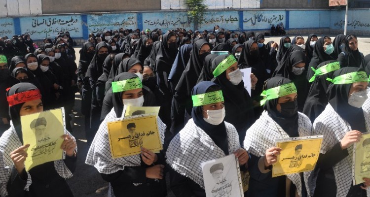 دانش‌آموزان اسلام آبادی به پویش «لبیک یا خامنه‌ای» پیوستند