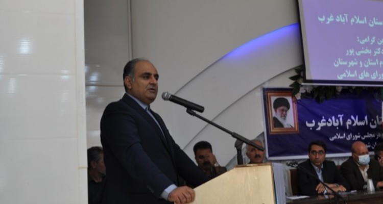 اقدامات مجلس و دولت در راستای رفع دغدغه های معیشتی مردم است/بین مردم و مسئولین فاصله ای نیست؛مسئولین خادم مردمند