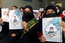 اجرای پویش "رفیق شهیدم" توسط دانش آموزان دهه هشتادی و دهه نودی اسلام آبادغرب+تصاویر