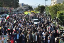 فیلم|خروش مردم اسلام آباد غرب در راهپیمایی باشکوه یوم الله ۱۳ آبان