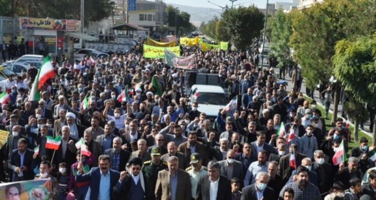 فیلم|خروش مردم اسلام آباد غرب در راهپیمایی باشکوه یوم الله ۱۳ آبان