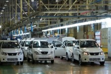 عرضه خودرو در بورس کالا به‌منظور مقابله با شکل‌گیری تقاضای کاذب و افزیش قیمت‌ها