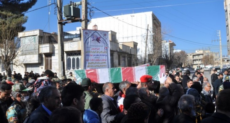 فیلم| حضور پرشور اسلام آبادی ها در تشییع شهید گمنام در اسلام آبادغرب