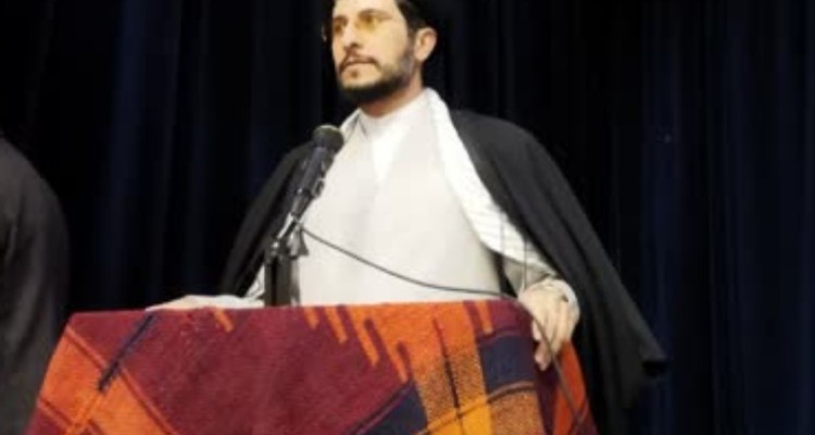 با زبان شعر  و هنر می‌توان با خیلی از آسیب های اجتماعی مبارزه کرد