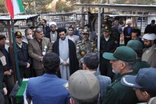 غبارروبی و عطرافشانی مزار شهدای اسلام آبادغرب به مناسبت دهه فجر+تصاویر