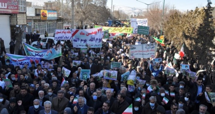 راهپیمایی باشکوه مردم اسلام‌آبادغرب در یوم‌الله 22 بهمن