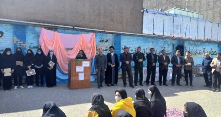 جشن میلاد منجی عالم بشریت در دبیرستان فاطمه الزهرا(س) اسلام‌آبادغرب برگزار شد+تصاویر