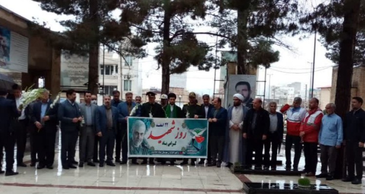 گلباران و عطرافشانی مزار شهدای اسلام‌آبادغرب+تصاویر