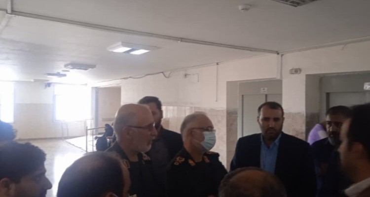 عیادت فرمانده قرارگاه نجف اشرف و فرمانده سپاه نبی اکرم(ص) از رزمنده دوران دفاع مقدس در بیمارستان اسلام‌آبادغرب