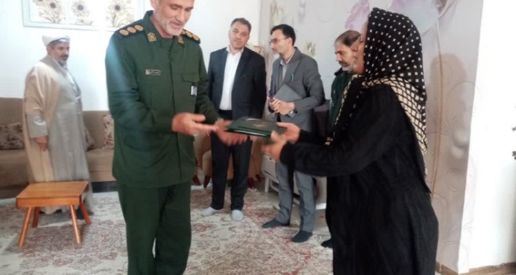 تجلیل ازخانواده های معظم شهدا و ایثارگران سپاه پاسداران در اسلام‌آبادغرب