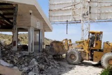 قلع و قمع یک بنای غیرمجاز در اراضی ملی اسلام آبادغرب