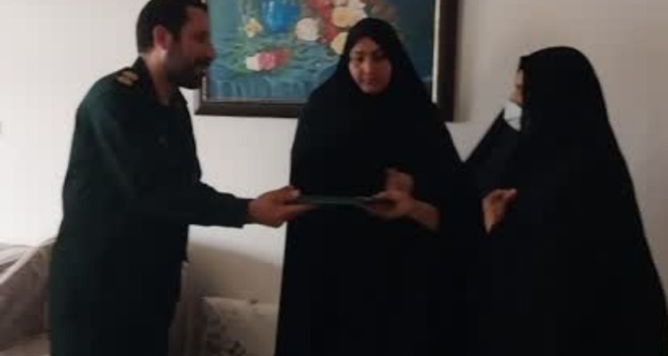 تکریم خانواده های معظم شهدا و ایثارگران در شهرستان اسلام‌آبادغرب+تصاویر