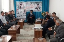 دیدار کارفرمایان و نمایندگان جامعه کارگری اسلام‌آبادغرب با فرماندار و امام‌جمعه شهرستان