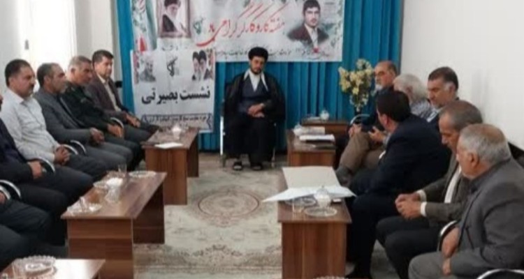 دیدار کارفرمایان و نمایندگان جامعه کارگری اسلام‌آبادغرب با فرماندار و امام‌جمعه شهرستان