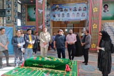 ادای احترام هنرمندان به مقام شامخ شهدای عملیات مرصاد/اجرای تئاتر خیابانی “فروشی نیست” در محل یادمان مرصاد