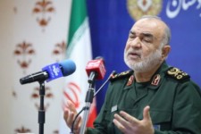 دشمنان از ابتدای پیروزی انقلاب به کردستان چشم طمع داشتند