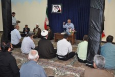 نوحه‌خوانی پیرغلامان امام حسین(ع) به مناسبت فرارسیدن ماه محرم در اسلام‌آبادغرب