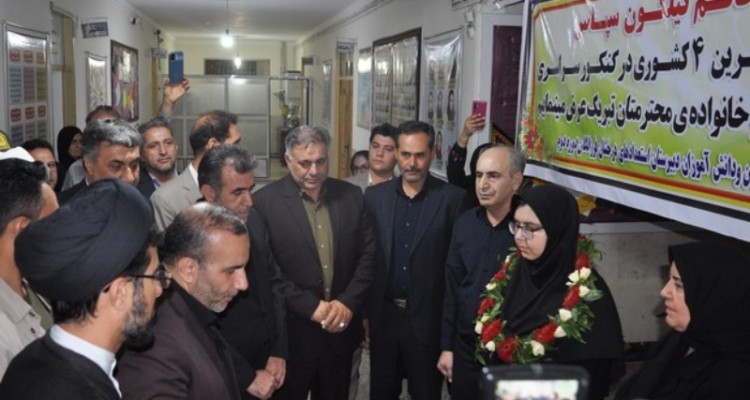 تجلیل استاندار کرمانشاه از دانش‌آموز حائز رتبه‌ تک رقمی کنکور سراسری در اسلام‌آبادغرب