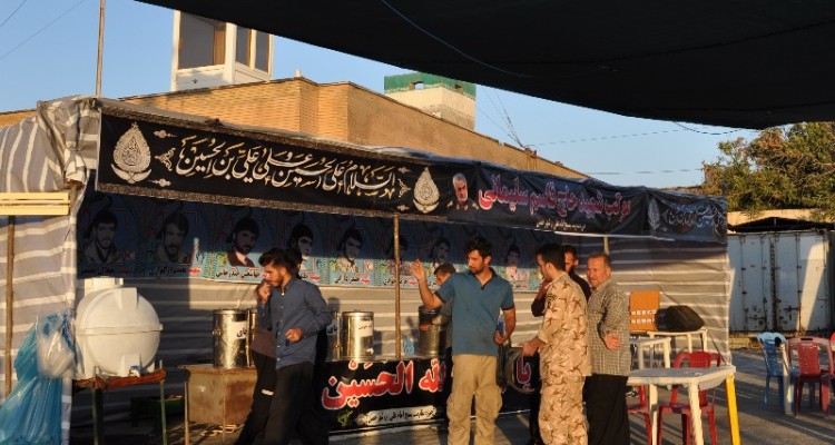 خدمت‌رسانی به زوار اربعین در موکب«شهید سلیمانی»حمیل