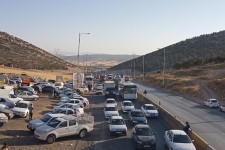 ترافیک سنگین و روان موج بازگشت زوار اربعین در محور اسلام‌آبادغرب به کرمانشاه