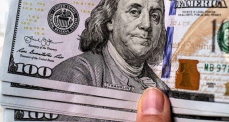 ریزش قیمت دلار با اعلام واریز پول بلوکه شده به حساب بانک‌های ایرانی