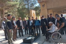 دیدار هیئت‌های ورزشی با امام جمعه و غبارروبی مزار شهدای اسلام آبادغرب