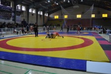 مسابقات کشتی آزاد در اسلام‌آبادغرب درحال برگزاری است