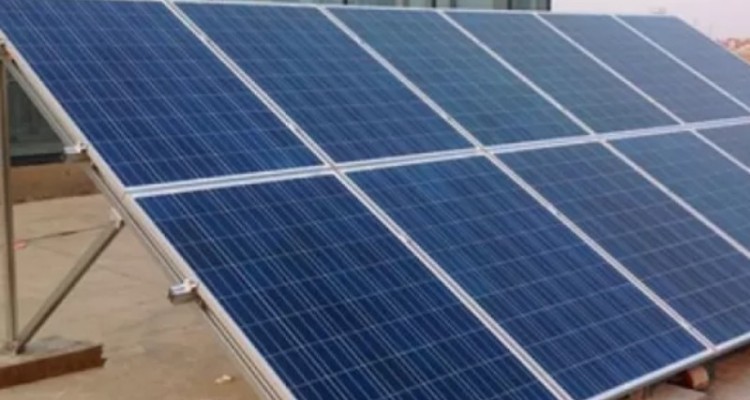 اجرای طرح پنل‌های خورشیدی برای ۴۱ مددجوی اسلام‌آبادغرب