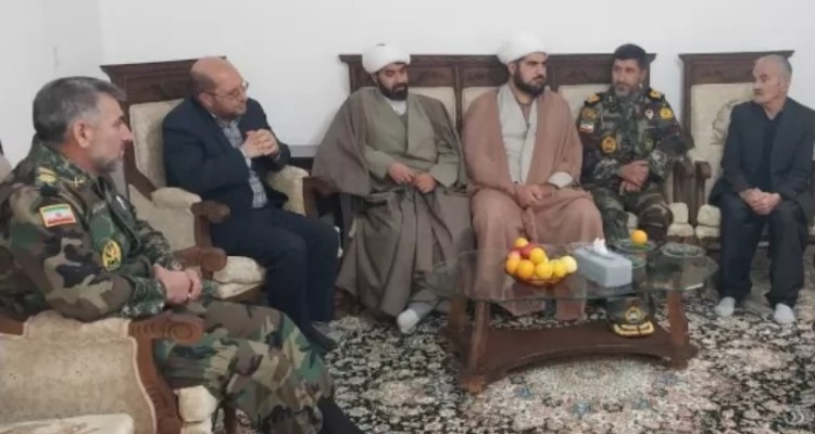 تکریم مادران و همسران شهدا در دالاهو