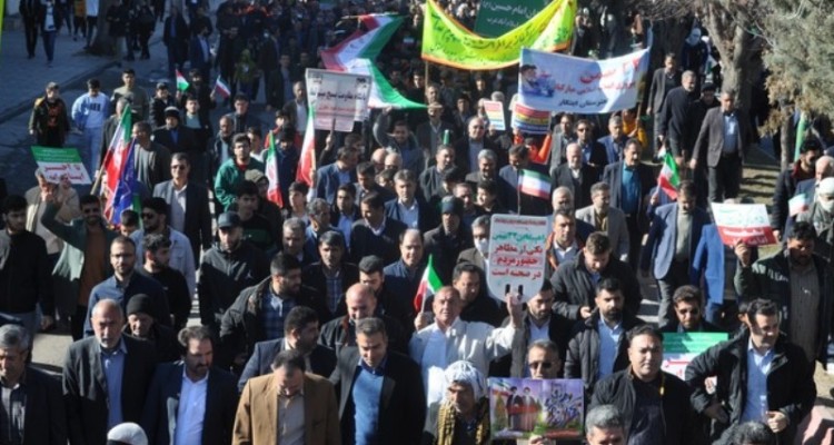 راهپیمایی باشکوه مردم اسلام‌آبادغرب در یوم‌الله 22 بهمن