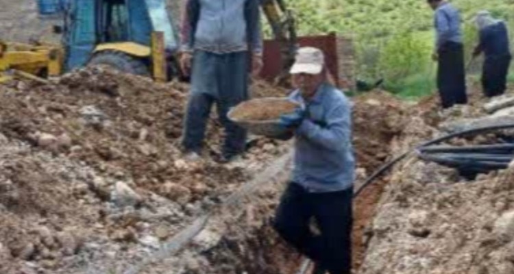 قرارگاه سازندگی سپاه بازوی توانمند ادارات اجرایی در خدمت رسانی به مردم