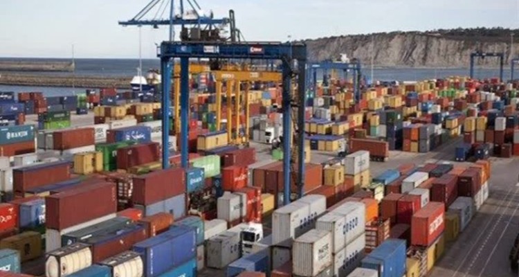 تااطلاع ثانوی ثبت سفارش جدید برای واحدهای بازرگانی که مجوز واردات آن ها توسط وزارت صمت صادر می شود متوقف شد.