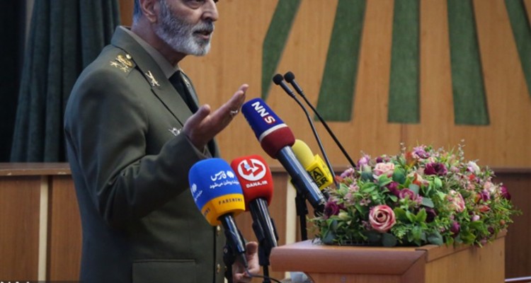 ملت بزرگ ایران زنده و ایستاده با قدرت به پیش می‌رود