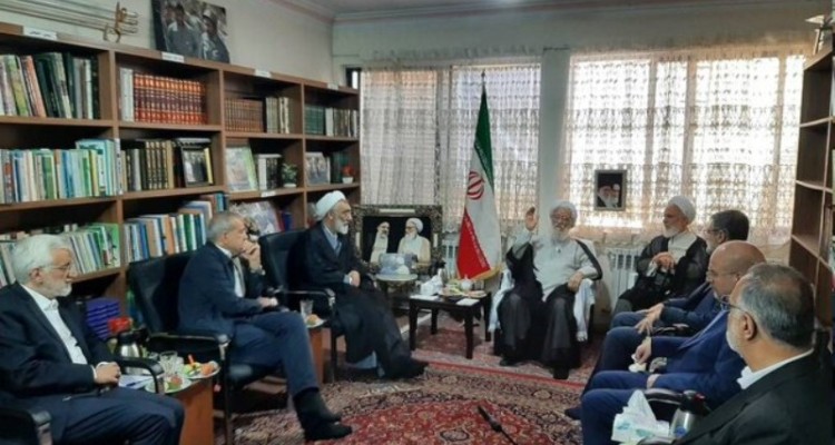 همزمان با عید سعید قربان نامزدهای چهاردهمین انتخابات ریاست جمهوری اسلامی ایران با آیت‌الله موحدی کرمانی رئیس مجلس خبرگان رهبری دیدار و گفت‌وگو کردند.