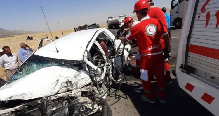 1فوتی و۲ مصدوم بعلت برخورد دو دستگاه خودرو پراید و تریلی در محور اسلام آبادغرب به سمت دیزگران بخش حمیل